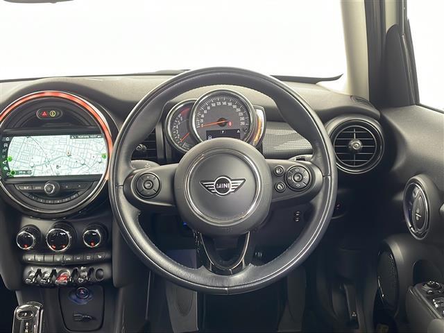 MINI クーパー 純正ナビ(AM/FM/Bluetooth) ETC スマートキー プッシュスタート アイドリングストップ ステアリングスイッチ 横滑り防止装置 純正15インチアルミ 純正フロアマット(14枚目)
