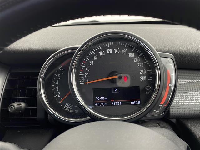 MINI クーパー 純正ナビ(AM/FM/Bluetooth) ETC スマートキー プッシュスタート アイドリングストップ ステアリングスイッチ 横滑り防止装置 純正15インチアルミ 純正フロアマット(15枚目)