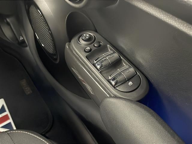 MINI クーパー 純正ナビ(AM/FM/Bluetooth) ETC スマートキー プッシュスタート アイドリングストップ ステアリングスイッチ 横滑り防止装置 純正15インチアルミ 純正フロアマット(21枚目)