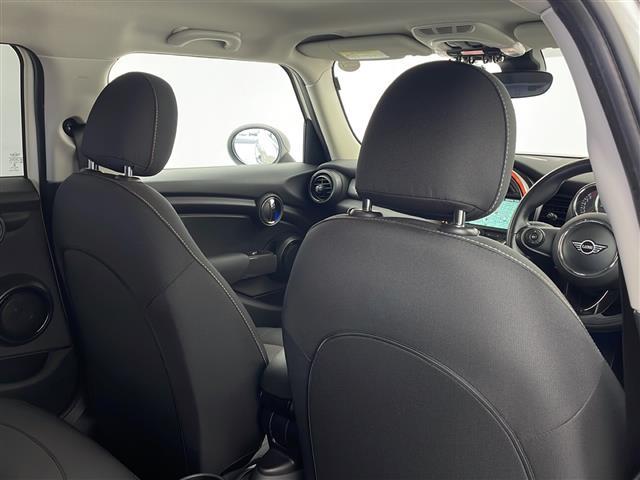 MINI クーパー 純正ナビ(AM/FM/Bluetooth) ETC スマートキー プッシュスタート アイドリングストップ ステアリングスイッチ 横滑り防止装置 純正15インチアルミ 純正フロアマット(23枚目)