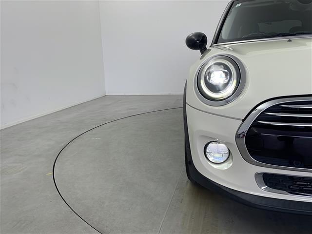 MINI クーパー 純正ナビ(AM/FM/Bluetooth) ETC スマートキー プッシュスタート アイドリングストップ ステアリングスイッチ 横滑り防止装置 純正15インチアルミ 純正フロアマット(40枚目)