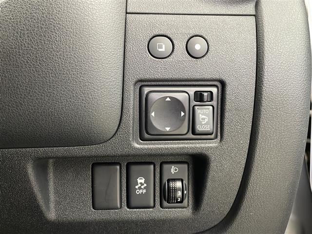 マーチ ニスモ　Ｓ　禁煙車　５ＭＴ　ドライブレコーダー前後　ポータブルナビ　純正オーディオ　ＡＵＸ　ＡＭ　ＦＭ　横滑り防止装置　ＡＵＴＯエアコン　純正ドアバイザー　純正フロアマット　電格ミラー（7枚目）