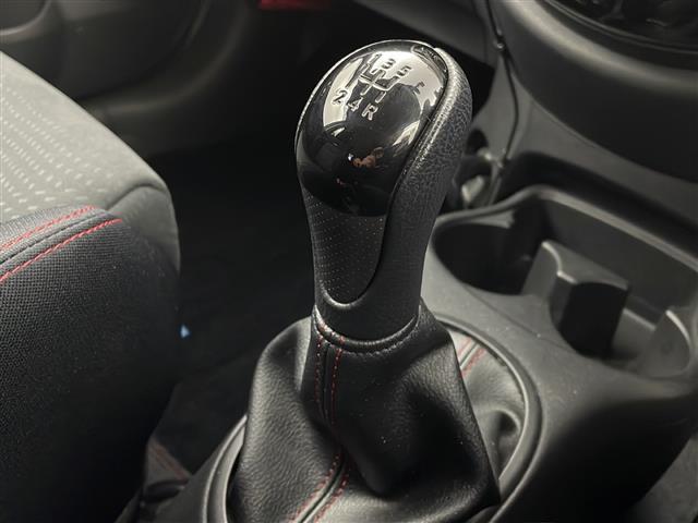 マーチ ニスモ　Ｓ　禁煙車　５ＭＴ　ドライブレコーダー前後　ポータブルナビ　純正オーディオ　ＡＵＸ　ＡＭ　ＦＭ　横滑り防止装置　ＡＵＴＯエアコン　純正ドアバイザー　純正フロアマット　電格ミラー（10枚目）