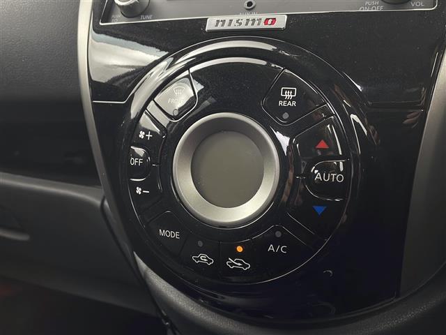 マーチ ニスモ　Ｓ　禁煙車　５ＭＴ　ドライブレコーダー前後　ポータブルナビ　純正オーディオ　ＡＵＸ　ＡＭ　ＦＭ　横滑り防止装置　ＡＵＴＯエアコン　純正ドアバイザー　純正フロアマット　電格ミラー（11枚目）