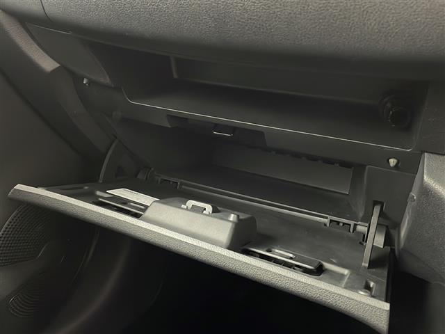 マーチ ニスモ　Ｓ　禁煙車　５ＭＴ　ドライブレコーダー前後　ポータブルナビ　純正オーディオ　ＡＵＸ　ＡＭ　ＦＭ　横滑り防止装置　ＡＵＴＯエアコン　純正ドアバイザー　純正フロアマット　電格ミラー（14枚目）