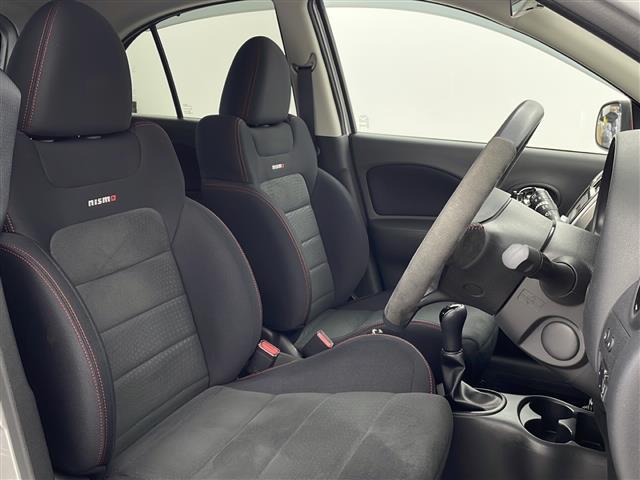 マーチ ニスモ　Ｓ　禁煙車　５ＭＴ　ドライブレコーダー前後　ポータブルナビ　純正オーディオ　ＡＵＸ　ＡＭ　ＦＭ　横滑り防止装置　ＡＵＴＯエアコン　純正ドアバイザー　純正フロアマット　電格ミラー（17枚目）