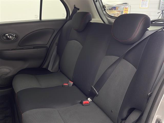 マーチ ニスモ　Ｓ　禁煙車　５ＭＴ　ドライブレコーダー前後　ポータブルナビ　純正オーディオ　ＡＵＸ　ＡＭ　ＦＭ　横滑り防止装置　ＡＵＴＯエアコン　純正ドアバイザー　純正フロアマット　電格ミラー（24枚目）