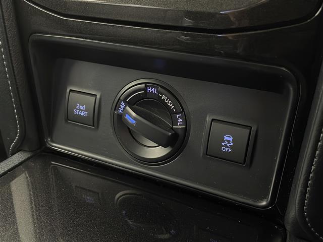 店頭在庫以外にも全国約４万台※の在庫から、ぴったりな１台をご提案します！※２０２３年１０月現在の在庫台数です。売約済の可能性があります。