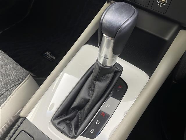 フィット ｅ：ＨＥＶホーム　２０周年特別仕様車　メゾン　純正ナビ　ホンダセンシング　衝突軽減システム　車線逸脱抑制機能　パーキングサポートブレーキ　先行車発進お知らせ　横滑り防止　標識認識機能　追従走行付きクルーズコントロール　ＥＴＣ　ドライブレコーダー（17枚目）