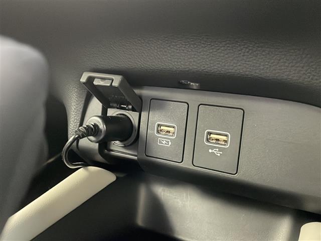 フィット ｅ：ＨＥＶホーム　２０周年特別仕様車　メゾン　純正ナビ　ホンダセンシング　衝突軽減システム　車線逸脱抑制機能　パーキングサポートブレーキ　先行車発進お知らせ　横滑り防止　標識認識機能　追従走行付きクルーズコントロール　ＥＴＣ　ドライブレコーダー（20枚目）