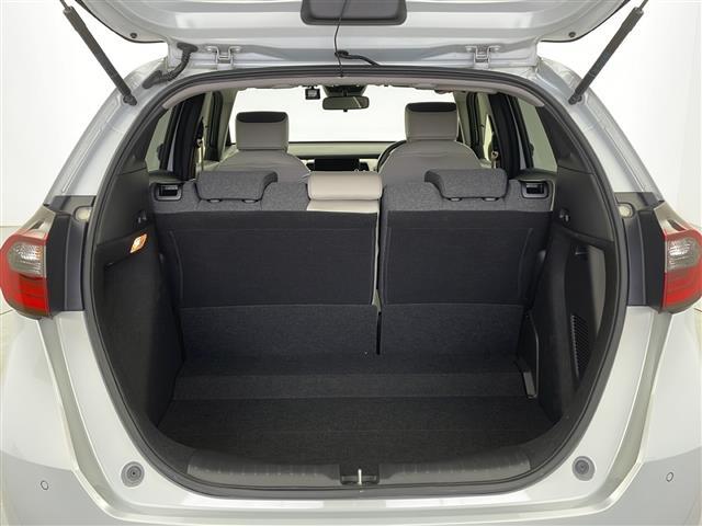 フィット ｅ：ＨＥＶホーム　２０周年特別仕様車　メゾン　純正ナビ　ホンダセンシング　衝突軽減システム　車線逸脱抑制機能　パーキングサポートブレーキ　先行車発進お知らせ　横滑り防止　標識認識機能　追従走行付きクルーズコントロール　ＥＴＣ　ドライブレコーダー（28枚目）