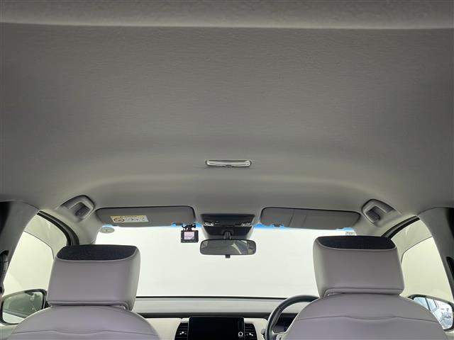 フィット ｅ：ＨＥＶホーム　２０周年特別仕様車　メゾン　純正ナビ　ホンダセンシング　衝突軽減システム　車線逸脱抑制機能　パーキングサポートブレーキ　先行車発進お知らせ　横滑り防止　標識認識機能　追従走行付きクルーズコントロール　ＥＴＣ　ドライブレコーダー（30枚目）