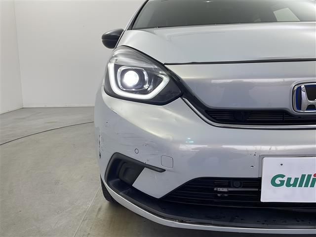 フィット ｅ：ＨＥＶホーム　２０周年特別仕様車　メゾン　純正ナビ　ホンダセンシング　衝突軽減システム　車線逸脱抑制機能　パーキングサポートブレーキ　先行車発進お知らせ　横滑り防止　標識認識機能　追従走行付きクルーズコントロール　ＥＴＣ　ドライブレコーダー（40枚目）