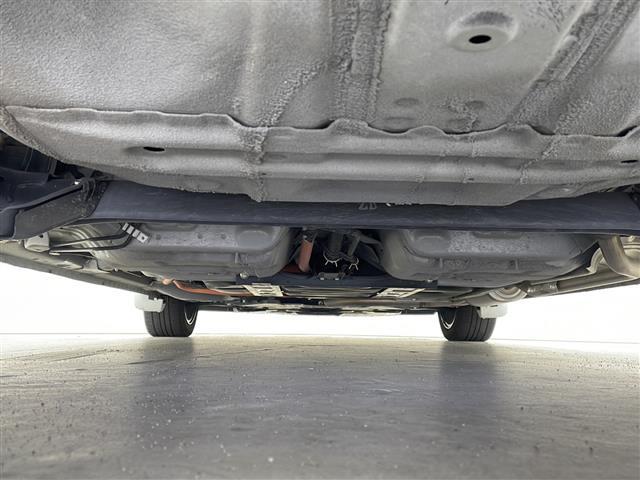 フィット ｅ：ＨＥＶホーム　２０周年特別仕様車　メゾン　純正ナビ　ホンダセンシング　衝突軽減システム　車線逸脱抑制機能　パーキングサポートブレーキ　先行車発進お知らせ　横滑り防止　標識認識機能　追従走行付きクルーズコントロール　ＥＴＣ　ドライブレコーダー（43枚目）