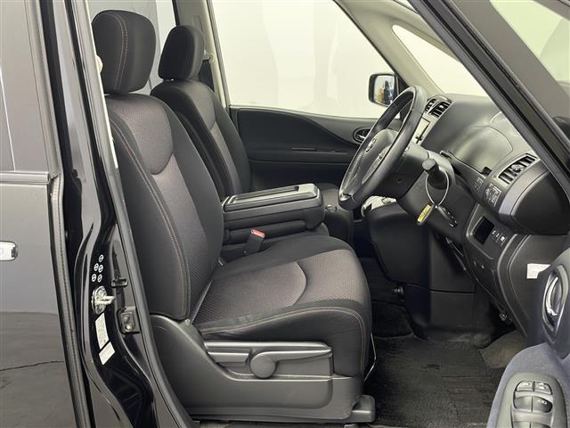 セレナ ハイウェイスター　Ｖセレクション　フリップダウンモニター　純正ＳＤナビ　Ｂｌｕｅｔｏｏｔｈ　両側電動　バックカメラ　クルーズコントロール　ビルトインＥＴＣ　ＨＩＤヘッドライト　フロアマット　スペアキー　純正１６インチアルミ付　保証書（5枚目）