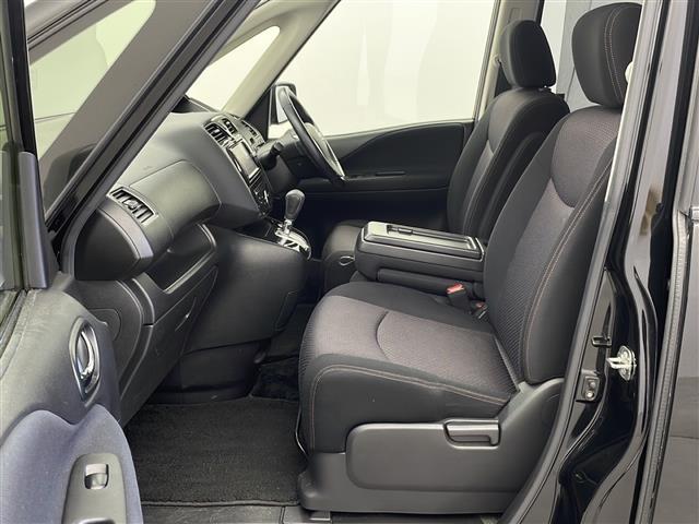 セレナ ハイウェイスター　Ｖセレクション　フリップダウンモニター　純正ＳＤナビ　Ｂｌｕｅｔｏｏｔｈ　両側電動　バックカメラ　クルーズコントロール　ビルトインＥＴＣ　ＨＩＤヘッドライト　フロアマット　スペアキー　純正１６インチアルミ付　保証書（6枚目）