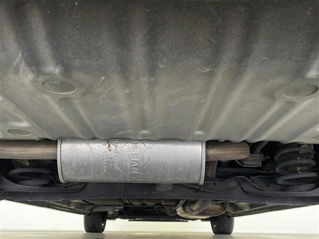 セレナ ハイウェイスター　Ｖセレクション　フリップダウンモニター　純正ＳＤナビ　Ｂｌｕｅｔｏｏｔｈ　両側電動　バックカメラ　クルーズコントロール　ビルトインＥＴＣ　ＨＩＤヘッドライト　フロアマット　スペアキー　純正１６インチアルミ付　保証書（8枚目）