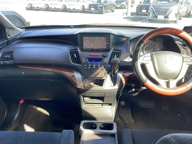 オデッセイ Ｍエアロパッケージ　ワンオーナー　純正ＨＤＤナビ　フルセグＴＶ　ＣＤ　ＤＶＤ　ＦＭ　ＡＭ　ＵＳＢ　バックカメラ　ＥＴＣ　純正フロアマット　純正１６インチアルミホイール　ドアバイザー　リモコンキー×２　保証書（6枚目）