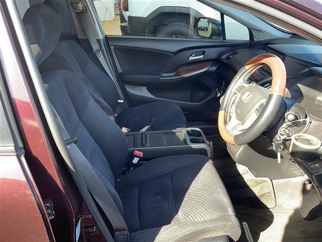 オデッセイ Ｍエアロパッケージ　ワンオーナー　純正ＨＤＤナビ　フルセグＴＶ　ＣＤ　ＤＶＤ　ＦＭ　ＡＭ　ＵＳＢ　バックカメラ　ＥＴＣ　純正フロアマット　純正１６インチアルミホイール　ドアバイザー　リモコンキー×２　保証書（8枚目）