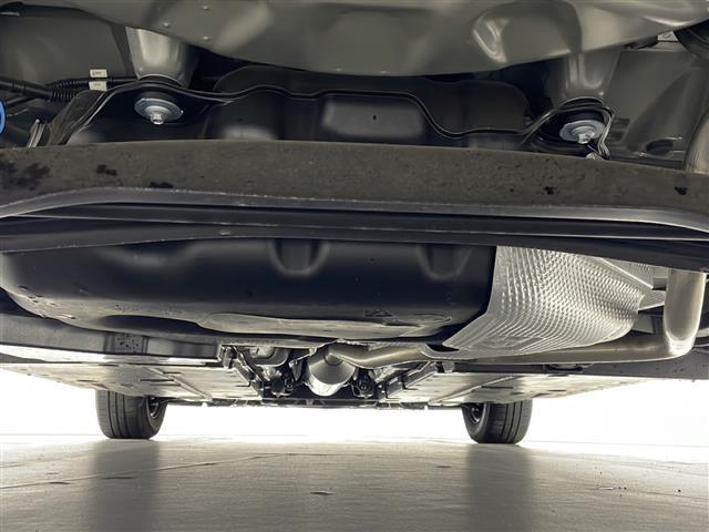 ヤリス ハイブリッドG 禁煙車 純正ナビ バックカメラ 衝突軽減システム 車線逸脱抑制機能 横滑り防止 クリアランナソー パーキングサポートブレーキ 標識認識機能 レーダークルーズコントロール ドライブレコーダー ETC(43枚目)