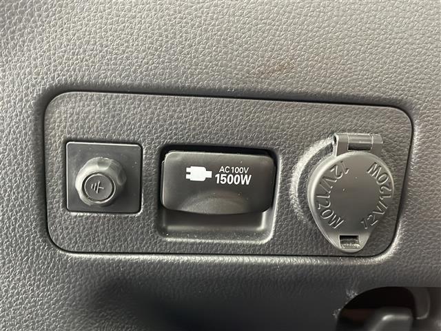 ヤリスクロス ハイブリッドZ 禁煙 純正8インチディスプレイオーディオ AC1500W 4WD 衝突軽減 レーントレーシング レーダークルーズ ブラインドスポットモニター ビルトインETC シートヒーター ステアリングヒーター(4枚目)