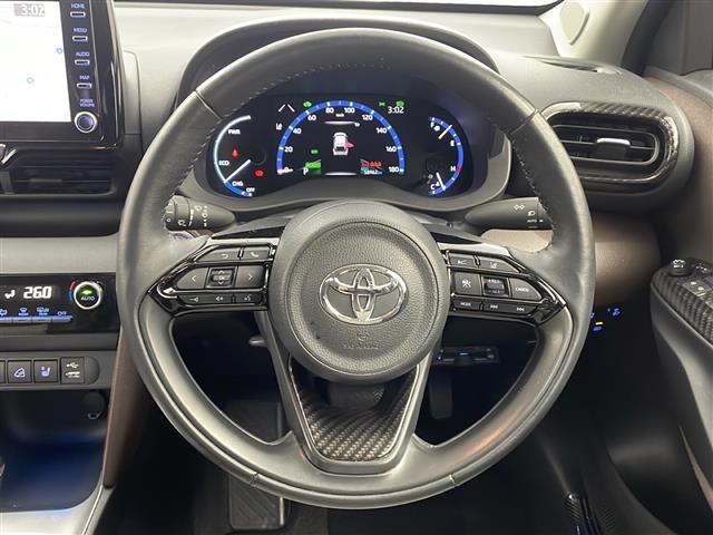 ヤリスクロス ハイブリッドZ 禁煙 純正8インチディスプレイオーディオ AC1500W 4WD 衝突軽減 レーントレーシング レーダークルーズ ブラインドスポットモニター ビルトインETC シートヒーター ステアリングヒーター(5枚目)