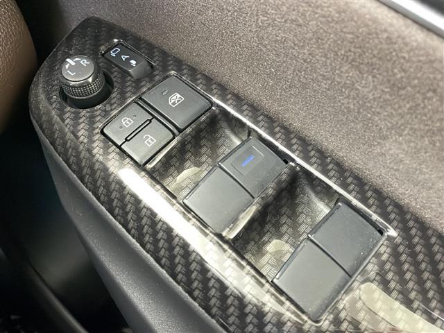 ヤリスクロス ハイブリッドZ 禁煙 純正8インチディスプレイオーディオ AC1500W 4WD 衝突軽減 レーントレーシング レーダークルーズ ブラインドスポットモニター ビルトインETC シートヒーター ステアリングヒーター(10枚目)