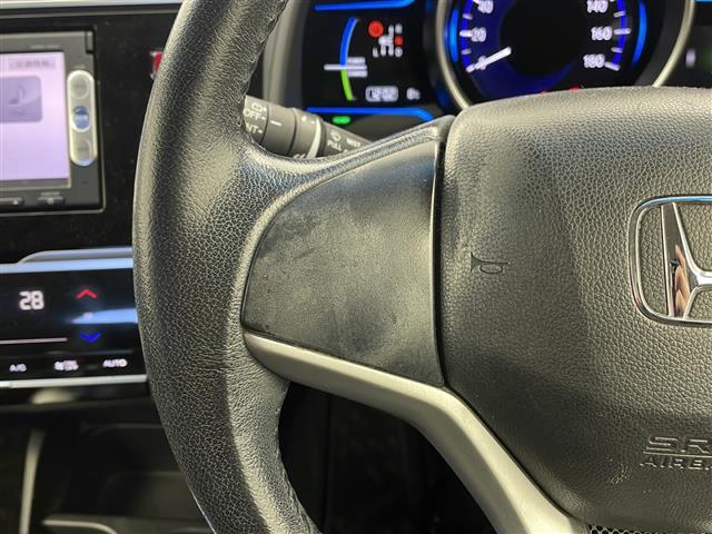 フィットハイブリッド Ｌパッケージ　禁煙車　純正ナビ　ワンセグＴＶ　ＣＤ　ＡＵＸ　ＵＳＢ　Ｆパッケージ　Ｌパッケージ　クルーズコントロール　ＬＥＤヘッドライト　フルオートエアコンディショナー　プライムスムースインテリア（9枚目）