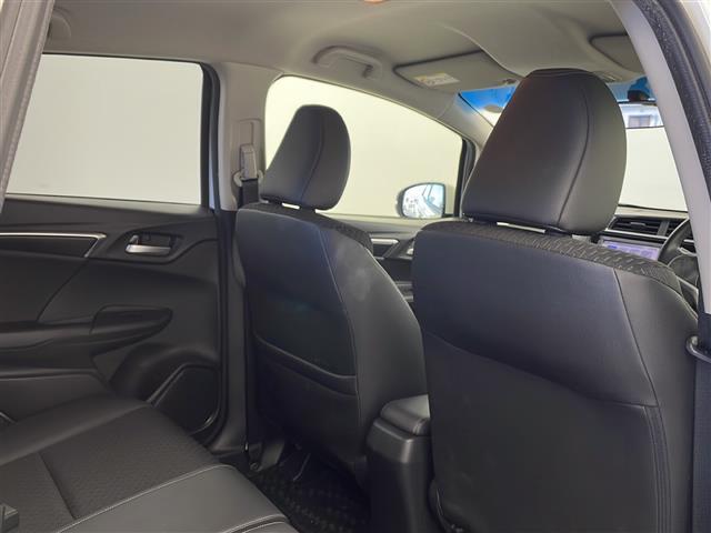 フィットハイブリッド Ｌパッケージ　禁煙車　純正ナビ　ワンセグＴＶ　ＣＤ　ＡＵＸ　ＵＳＢ　Ｆパッケージ　Ｌパッケージ　クルーズコントロール　ＬＥＤヘッドライト　フルオートエアコンディショナー　プライムスムースインテリア（21枚目）