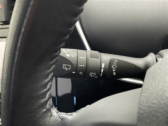 プリウス Ｓ　禁煙車　社外ナビ　ＣＤ　ＤＶＤ　ＦＭ　ＡＭ　バックカメラ　スマートキー　プッシュスタート　ＬＥＤヘッドライト　ＥＴＣ　ドライブレコーダー（10枚目）