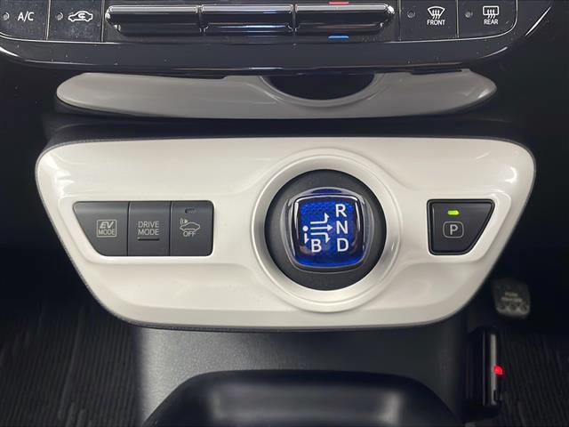 プリウス Ｓ　禁煙車　社外ナビ　ＣＤ　ＤＶＤ　ＦＭ　ＡＭ　バックカメラ　スマートキー　プッシュスタート　ＬＥＤヘッドライト　ＥＴＣ　ドライブレコーダー（16枚目）
