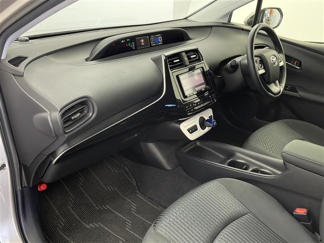 プリウス Ｓ　禁煙車　社外ナビ　ＣＤ　ＤＶＤ　ＦＭ　ＡＭ　バックカメラ　スマートキー　プッシュスタート　ＬＥＤヘッドライト　ＥＴＣ　ドライブレコーダー（29枚目）