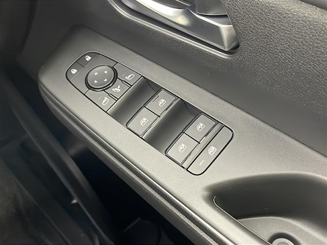 セレナ e-パワー ハイウェイスターV 登録済未使用車 純正12.3インチディスプレイナビ フルセグ Bluetooth 純正フリップダウンモニター アラウンドビューモニター プロパイロット レーンキープ 両側パワースライドドア(17枚目)