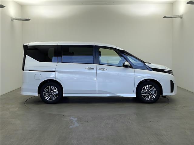 セレナ e-パワー ハイウェイスターV 登録済未使用車 純正12.3インチディスプレイナビ フルセグ Bluetooth 純正フリップダウンモニター アラウンドビューモニター プロパイロット レーンキープ 両側パワースライドドア(32枚目)