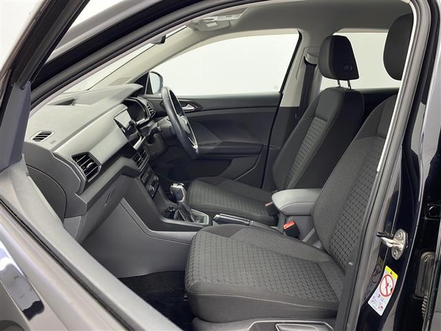 Ｔ－クロス ＴＳＩ　アクティブ　禁煙車　ワンオーナー　セーフティパッケージ　純正ナビ　ＡｐｐｌｅＣａｒＰｌａｙ　アダプティブクルーズコントロール　ブラインドスポットモニター　パークディスタンスコントロール　バックカメラ　ＥＴＣ２．０（14枚目）