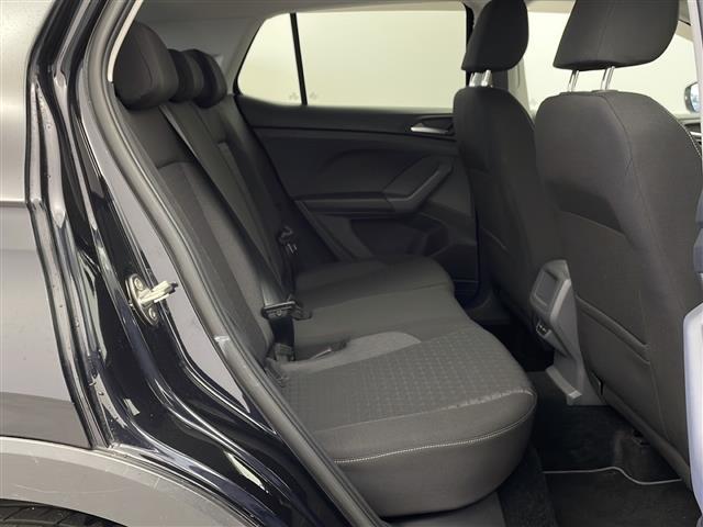 Ｔ－クロス ＴＳＩ　アクティブ　禁煙車　ワンオーナー　セーフティパッケージ　純正ナビ　ＡｐｐｌｅＣａｒＰｌａｙ　アダプティブクルーズコントロール　ブラインドスポットモニター　パークディスタンスコントロール　バックカメラ　ＥＴＣ２．０（15枚目）