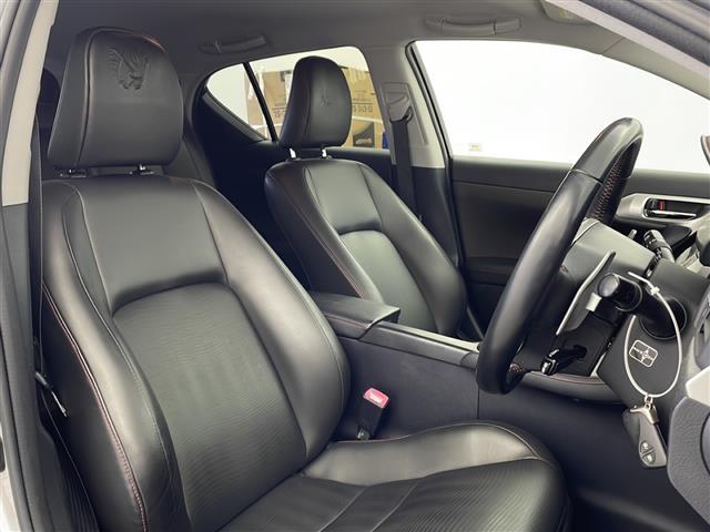 ＣＴ ＣＴ２００ｈ　クリエイティブ　テキスタイルインテリア　禁煙車　特別仕様車　純正ＨＤＤナビ　　ＢＴ　衝突軽減ブレーキ　クルーズコントロール　コーナーセンサー　バックカメラ　ＥＴＣ　シートヒーター　ＬＥＤヘッドライト　パドルシフト（4枚目）