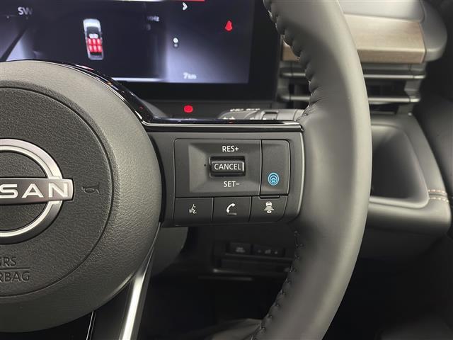 セレナ ｅ－パワー　ハイウェイスターＶ　禁煙車　登録済未使用車　純正１２．３インチディスプレイナビ　フルセグ　Ｂｌｕｅｔｏｏｔｈ　純正フリップダウンモニター　アラウンドビューモニター　プロパイロット　レーンキープアシスト　両側電動スライド（10枚目）