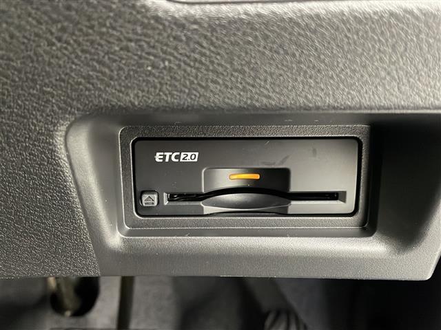 セレナ ｅ－パワー　ハイウェイスターＶ　禁煙車　登録済未使用車　純正１２．３インチディスプレイナビ　フルセグ　Ｂｌｕｅｔｏｏｔｈ　純正フリップダウンモニター　アラウンドビューモニター　プロパイロット　レーンキープアシスト　両側電動スライド（16枚目）