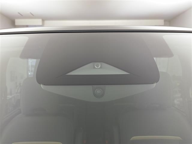 セレナ ｅ－パワー　ハイウェイスターＶ　禁煙車　登録済未使用車　純正１２．３インチディスプレイナビ　フルセグ　Ｂｌｕｅｔｏｏｔｈ　純正フリップダウンモニター　アラウンドビューモニター　プロパイロット　レーンキープアシスト　両側電動スライド（18枚目）