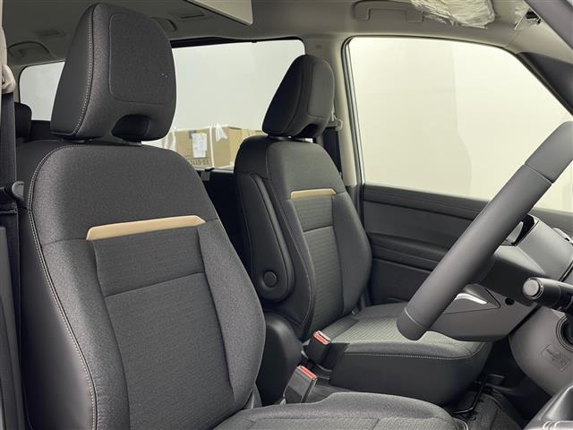 セレナ ｅ－パワー　ハイウェイスターＶ　禁煙車　登録済未使用車　純正１２．３インチディスプレイナビ　フルセグ　Ｂｌｕｅｔｏｏｔｈ　純正フリップダウンモニター　アラウンドビューモニター　プロパイロット　レーンキープアシスト　両側電動スライド（21枚目）