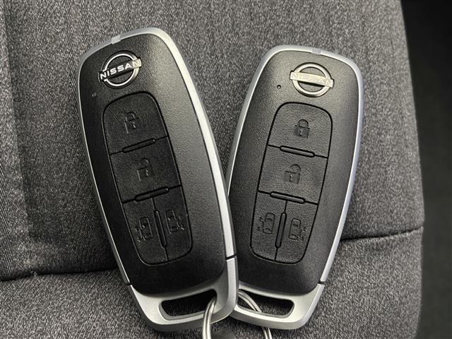 セレナ ｅ－パワー　ハイウェイスターＶ　禁煙車　登録済未使用車　純正１２．３インチディスプレイナビ　フルセグ　Ｂｌｕｅｔｏｏｔｈ　純正フリップダウンモニター　アラウンドビューモニター　プロパイロット　レーンキープアシスト　両側電動スライド（41枚目）