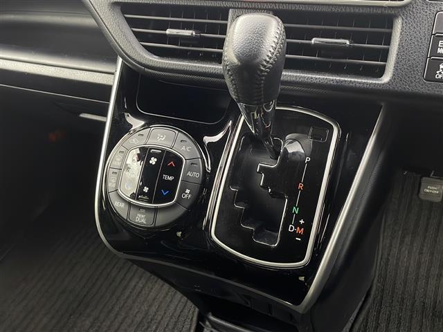 ヴォクシー ＺＳ　煌ＩＩＩ　禁煙車　両側パワースライドドア　純正１０インチナビ　フルセグＴＶ　Ｂｌｕｅｔｏｏｔｈ　バックカメラ　ＥＴＣ　衝突軽減ブレーキ　オートライト　レーンキープアシスト　ローダウン　ドライブレコーダー（10枚目）