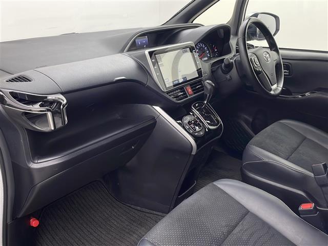 ヴォクシー ＺＳ　煌ＩＩＩ　禁煙車　両側パワースライドドア　純正１０インチナビ　フルセグＴＶ　Ｂｌｕｅｔｏｏｔｈ　バックカメラ　ＥＴＣ　衝突軽減ブレーキ　オートライト　レーンキープアシスト　ローダウン　ドライブレコーダー（21枚目）