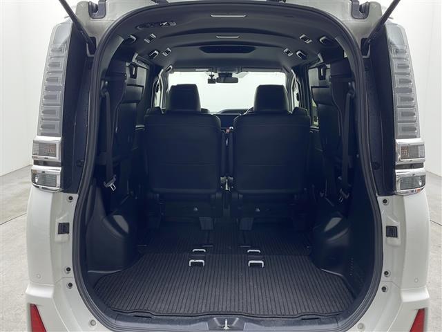 ヴォクシー ＺＳ　煌ＩＩＩ　禁煙車　両側パワースライドドア　純正１０インチナビ　フルセグＴＶ　Ｂｌｕｅｔｏｏｔｈ　バックカメラ　ＥＴＣ　衝突軽減ブレーキ　オートライト　レーンキープアシスト　ローダウン　ドライブレコーダー（28枚目）