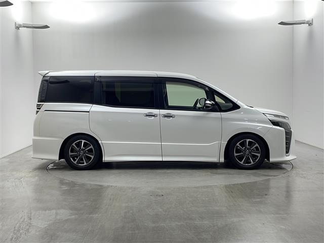 ヴォクシー ＺＳ　煌ＩＩＩ　禁煙車　両側パワースライドドア　純正１０インチナビ　フルセグＴＶ　Ｂｌｕｅｔｏｏｔｈ　バックカメラ　ＥＴＣ　衝突軽減ブレーキ　オートライト　レーンキープアシスト　ローダウン　ドライブレコーダー（35枚目）