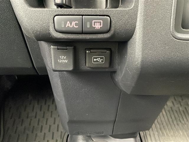 ハイゼットカーゴ Ｇ　ＳＡ　禁煙車　純正ナビ　ＢＴ　ＡＭ　ＦＭ　フルセグ　ＤＩＳＣ　衝突軽減システム　ＥＴＣ　両側スライド　レーンキープアシスト　コーナーセンサー　先行車発進お知らせ機能　ヘッドライトレベライザー　ドアバイザー（17枚目）