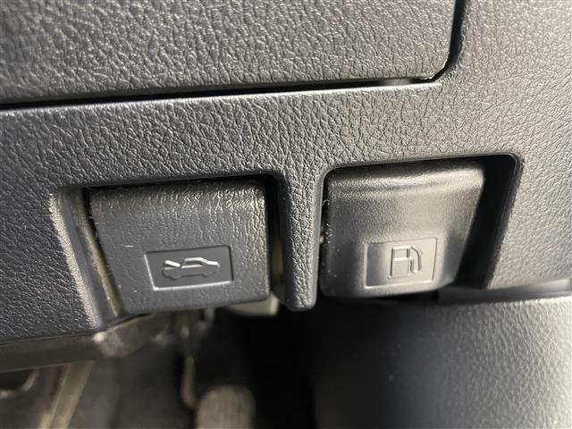 ヴェルファイアハイブリッド エグゼクティブラウンジ　禁煙　４ＷＤ　モデリスタ　サンルーフ　フリップダウンモニター　純正９型ナビ　全方位カメラ　ＪＢＬサウンド　両側パワースライドドア　パワーバックドア　革シート　パワーシート　シートヒーター　ＥＴＣ（17枚目）