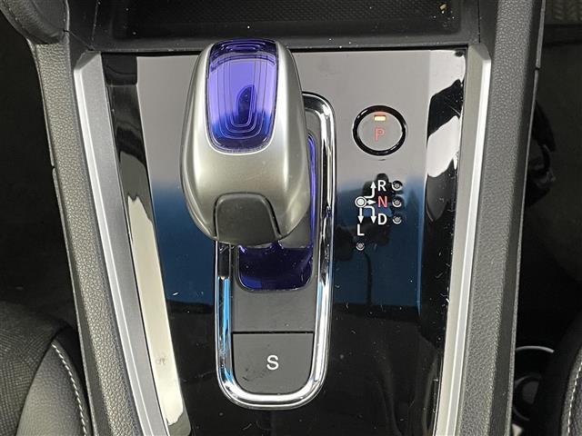 シャトル ハイブリッドＸ　禁煙　純正７型メモリーナビ　ＬＥＤライト　バックカメラ　ＥＴＣ　クルーズコントロール　パドルシフト　　電動格納ミラー　ステアリングスイッチ　ドアバイザー　ハーフレザーシート（13枚目）