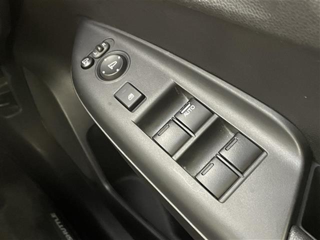 シャトル ハイブリッドＸ　禁煙　純正７型メモリーナビ　ＬＥＤライト　バックカメラ　ＥＴＣ　クルーズコントロール　パドルシフト　　電動格納ミラー　ステアリングスイッチ　ドアバイザー　ハーフレザーシート（14枚目）